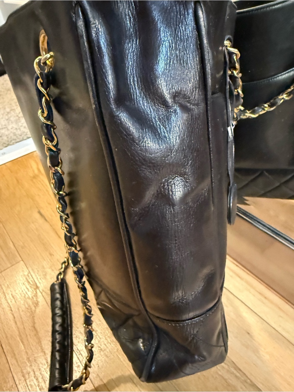 CHANEL Vintage Black Leather Shoulder Bag with Gold Chain Strap - Picture 10 of 16